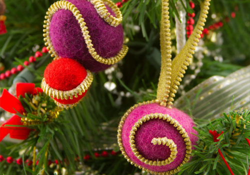 Unleashing Creativity with Zipper Felted Ball Ornament: An Artistic Journey